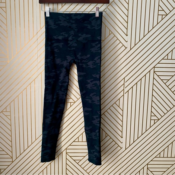 SPANX Look at Me Now Seamless Leggings Camo camouflage slimming Tummy Control M - Picture 10 of 12